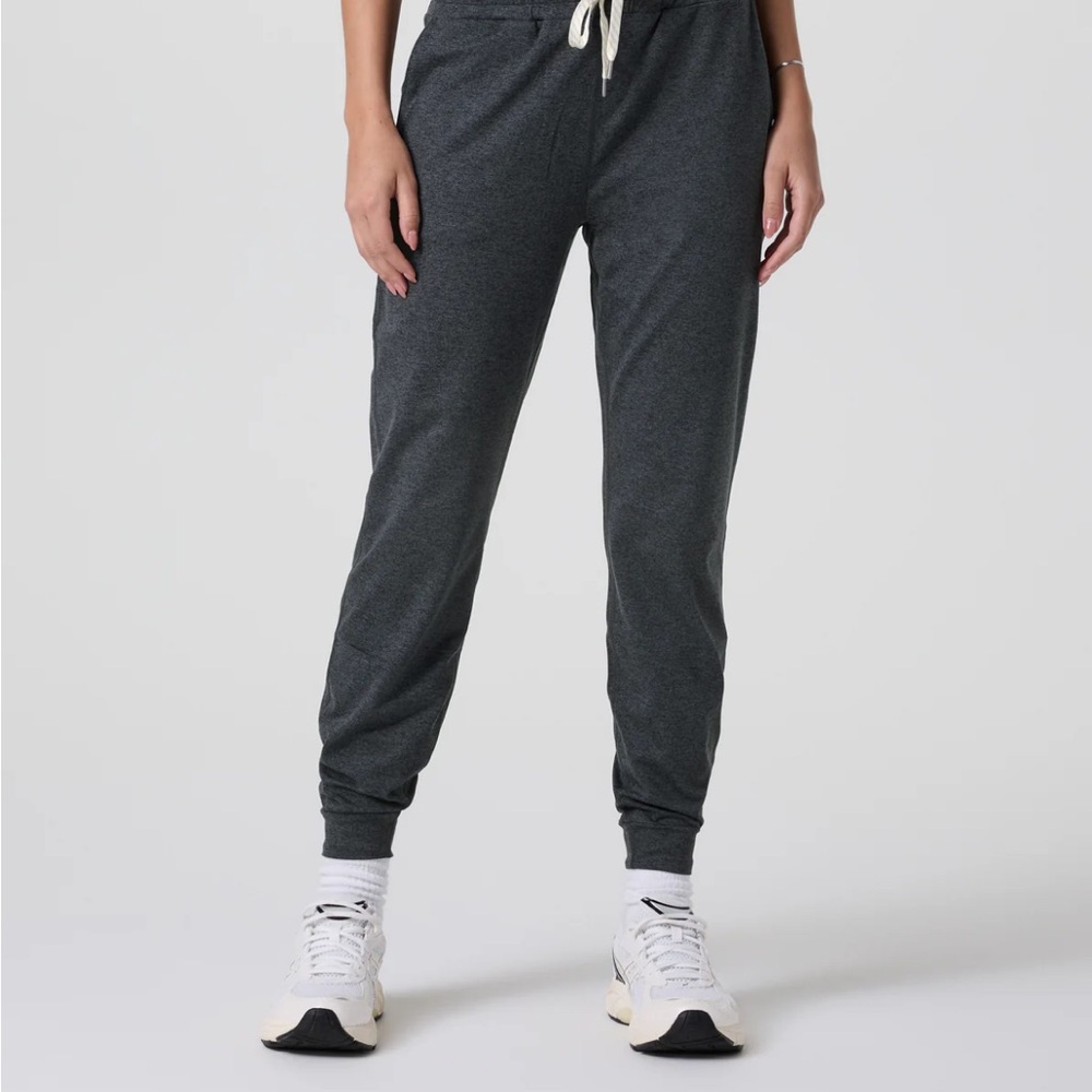 Vuori Performance Jogger (Small, Charcoal Grey)